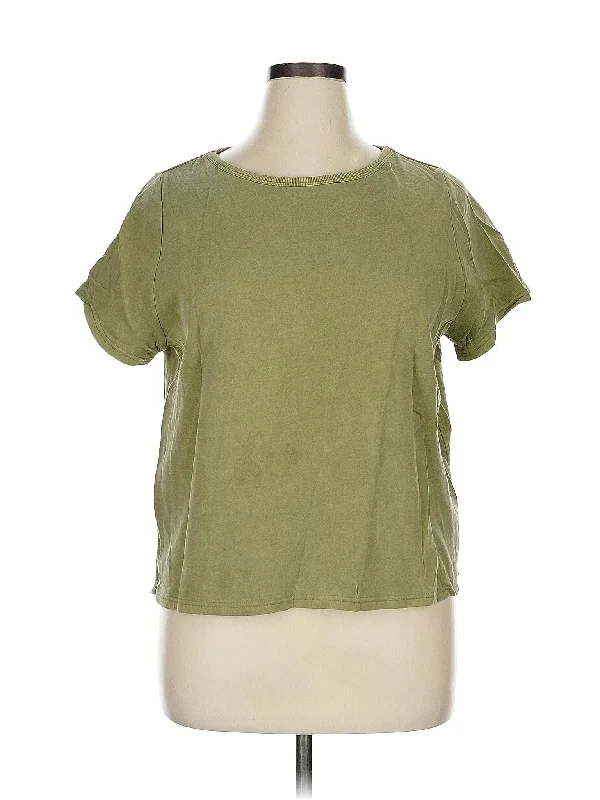 Modern Women's Attire Short Sleeve Top